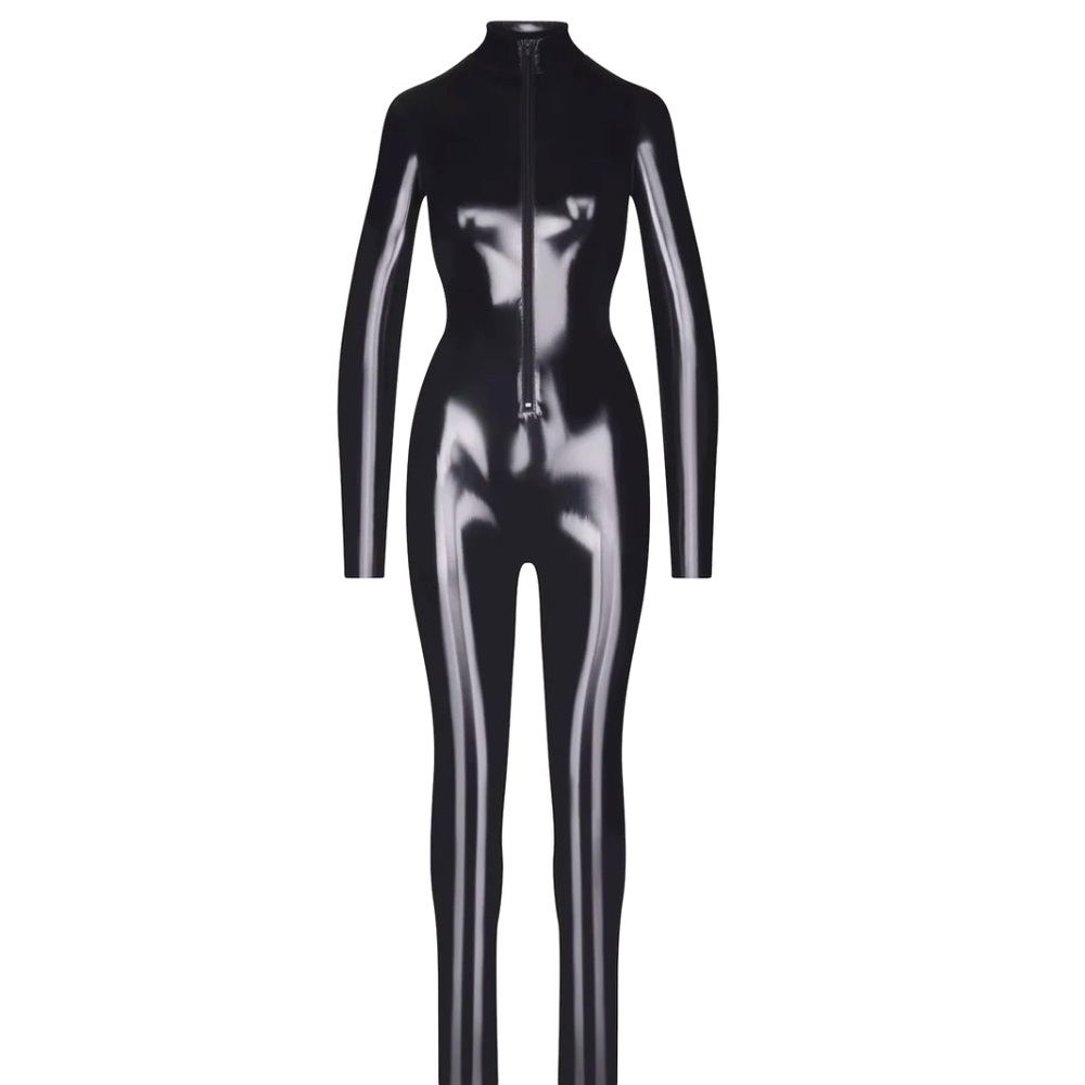 SKIMS SEXY & CLASSY VINYL CATSUIT🖤🖤🖤